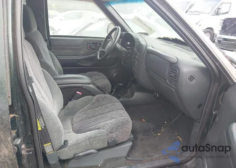 2002 Chevrolet S Truck S10 из США, поврежденный, VIN 1GCDT13W82K146488